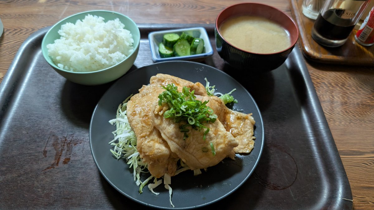 tanacala's tweet photo. ルートイン古河駅前の対面にある、あらが食堂で肉にんにく焼き（880円）その名のとおりニンニク効きまくり。米すすみまくりだったわぃ〜 https://t.co/ZArkDQlgOt