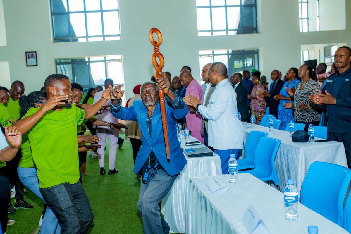 nkurunzizamose's tweet photo. mu Karere ka Nyagatare harabera Ihuriro ry’Ubumwe n’Ubudaheranwa bw’Abanyarwanda. Abitabiriye bari kuganira ku mateka y’Igihugu, kuyakuramo amasomo no kungurana ibitekerezo ku buryo twakomeza kwimakaza Ubumwe, Ubudaheranwa, amahoro n’ubwiyunge mu Banyarwanda. https://t.co/V7OsABdG56
