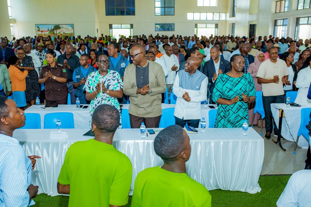 nkurunzizamose's tweet photo. mu Karere ka Nyagatare harabera Ihuriro ry’Ubumwe n’Ubudaheranwa bw’Abanyarwanda. Abitabiriye bari kuganira ku mateka y’Igihugu, kuyakuramo amasomo no kungurana ibitekerezo ku buryo twakomeza kwimakaza Ubumwe, Ubudaheranwa, amahoro n’ubwiyunge mu Banyarwanda. https://t.co/V7OsABdG56