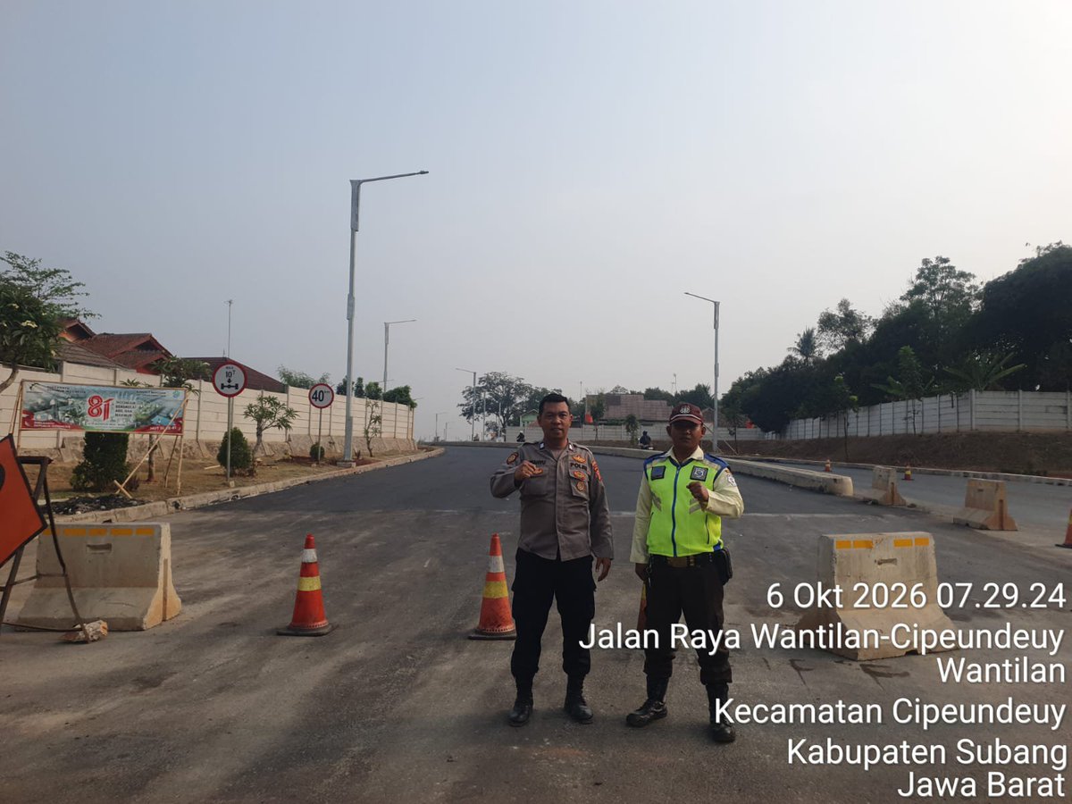 HumassekCpdysbg's tweet photo. Kegiatan Patroli KRYD antisipasi C3 dan gangguan premanisme di Proyek kawasan industri Subang Smartpolitan.

SUBANG, Selasa (06/10/26) Anggota Patroli Polsek Cipeundeuy Polres Subang Melaksanakan patroli di proyek kawasan industri Subang Smartpolitan antisipasi gangguan Kamtibmas https://t.co/svEiNXQYDU