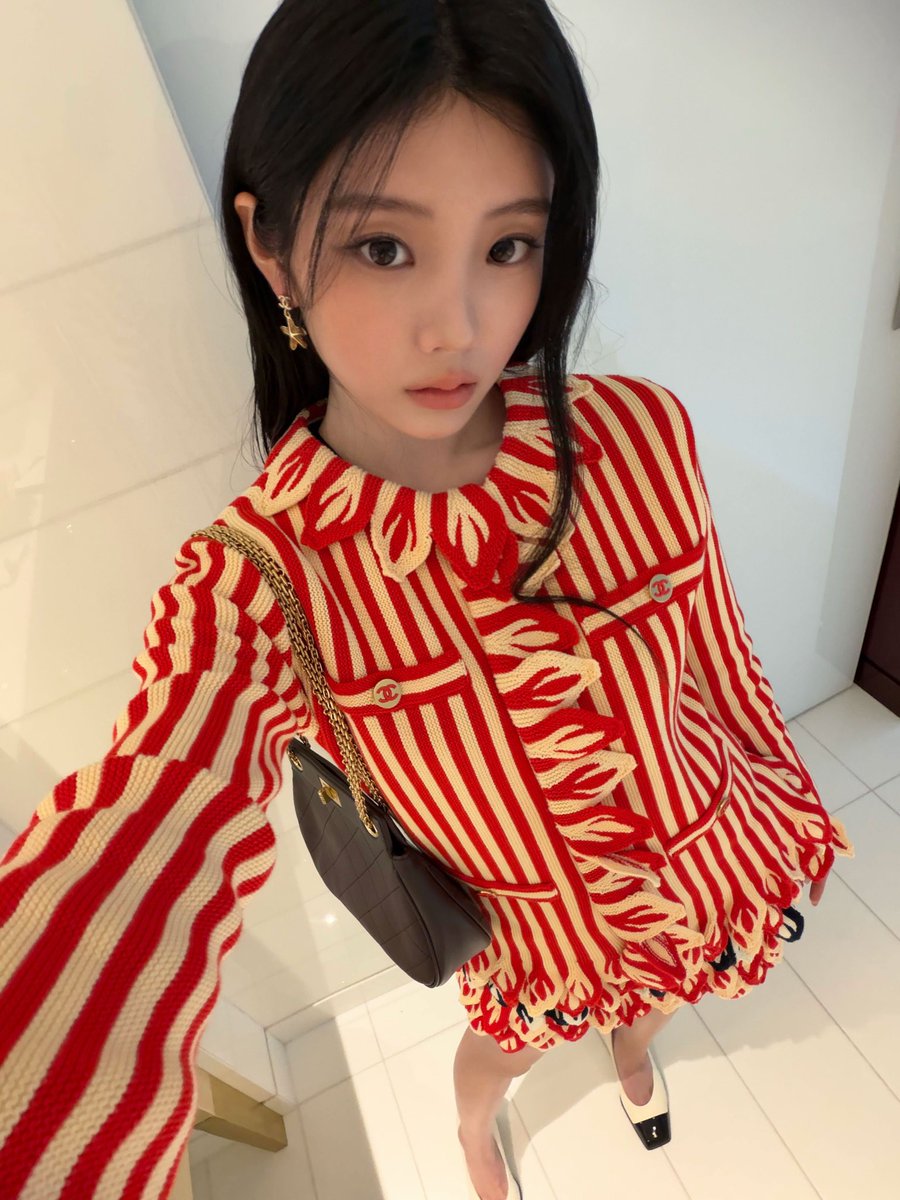 0owoni's tweet photo. 쇼랑 애프터파티 갭차이 좀 봐 。。
아웃기고커여워 https://t.co/F9y7NaRSIH
