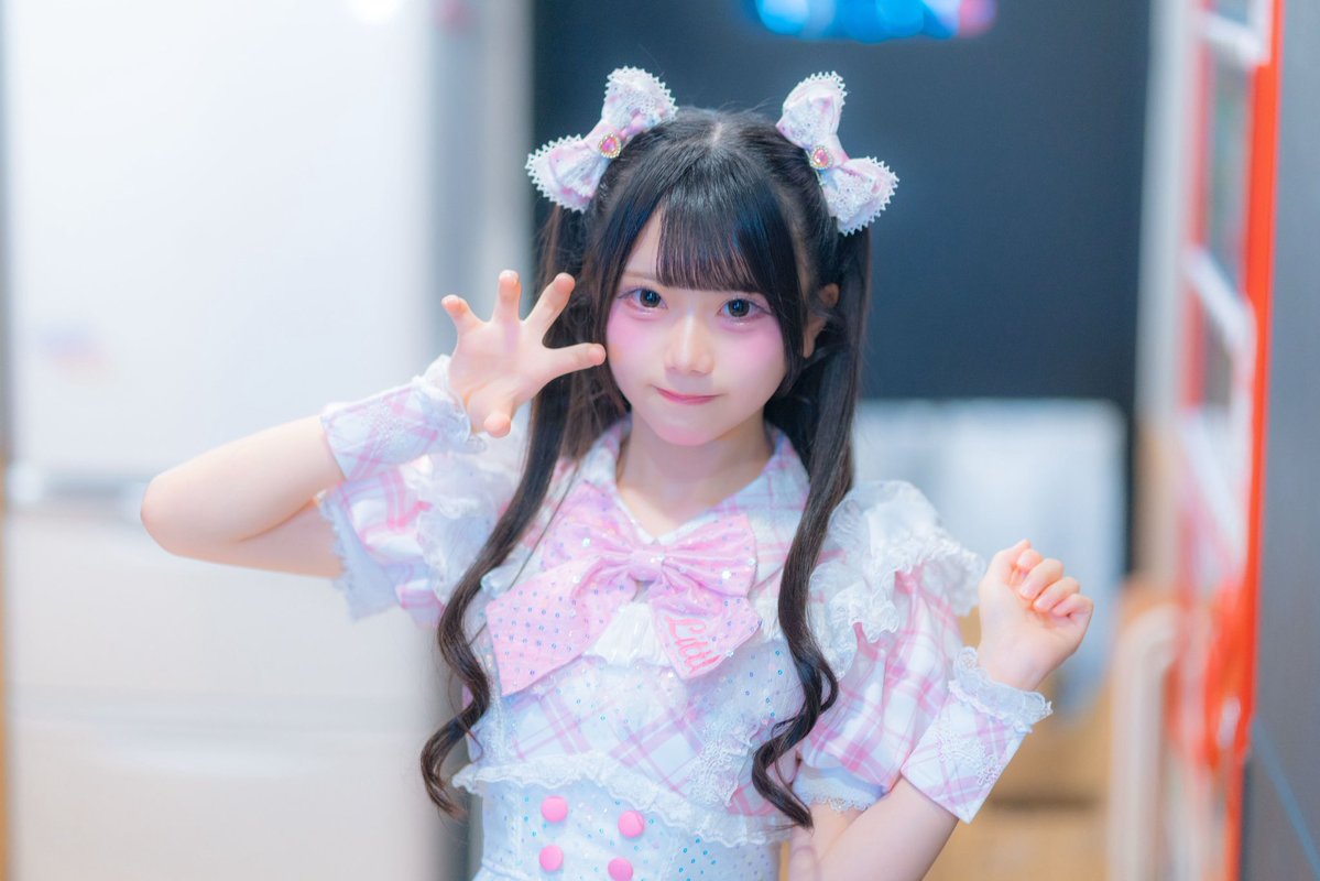 iON_little_'s tweet photo. 北海道絶対また来るー♡!!
ハーフツインでにゃんこポーズ🐈🐾🎀 https://t.co/XzXrOyYZdP