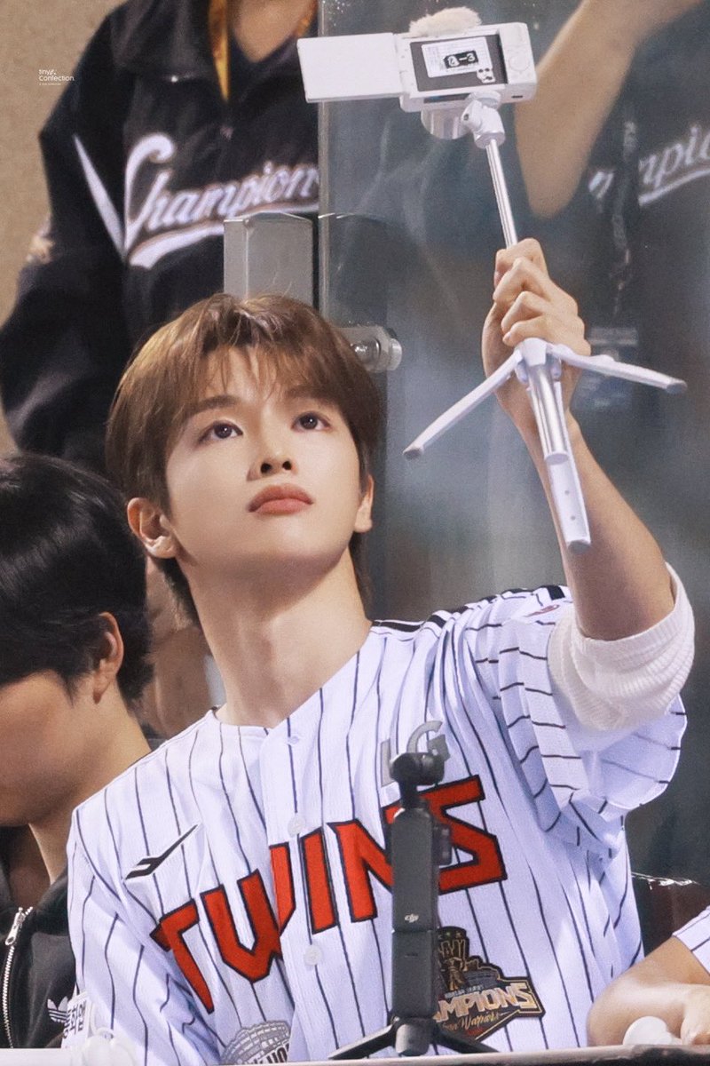 tinyConfection's tweet photo. +4⚾️
#SUNGCHANxLGTWINS #성찬LG시구 
#성찬 #SUNGCHAN #ソンチャン 
#RIIZE #라이즈 https://t.co/rCDLu5iQMs