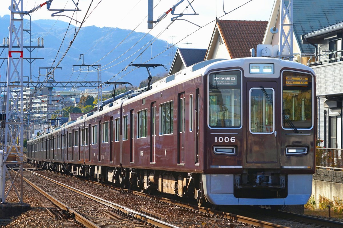 ktr5104's tweet photo. 今日は10月6日なので、東の方から1006的な方たちその②。
①阪急電鉄1006 中山観音~売布神社間にて2026年1月22日撮影
②広島電鉄1006 江波車庫にて2015年9月12日撮影
③九州旅客鉄道クハ816-1006 羽犬塚~西牟田間にて2018年10月30日撮影
#1006の日
#阪急電鉄
#阪急電車
#阪急
#Hankyu
#中山観音駅
#広島電鉄
#広電
#GREENMOVERREX
#江波車庫
#九州旅客鉄道
#JR九州
#羽犬塚駅