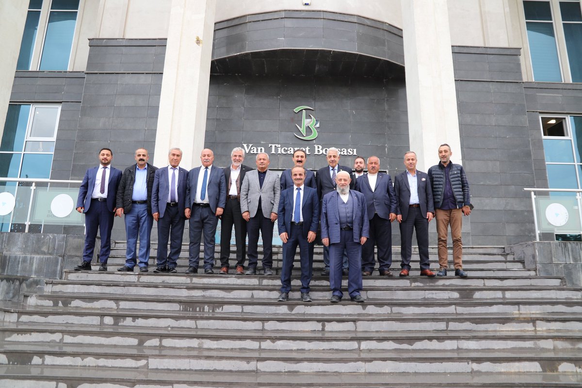 vanticborsa's tweet photo. Van’ın Geleceği Platformu Dönem Sözcüsü Sn. Abdullah Aras, TÜRSAB Doğu Anadolu Bölge Başkanı Sn. Cevdet Özgökçe, Van Şoförler ve Otomobilciler Esnaf Odası Başkanı Sn. Faruk Alpaslan, Tuşba Ziraat Odası Başkanı Sn. Hasan Özgökçe ve  Ajans Asya Fuarcılık Başkanı Sn. Süleyman Güler; Yönetim Kurulu Başkanımız Nayif Süer’e hayırlı olsun ziyaretinde bulunarak Yönetim Kurulu ve Meclis Üyelerimizle bir araya geldiler. 

Nazik ziyaretleri ve iyi dilekleri için kendilerine teşekkür ederiz. 

@Nayifsuer @aaras65 @MUSIADVan @F_Farukalpaslan @cevdetzgke2 @GulerSuleyman65 @HasanOzgokce @Muzafferbilennn @mer6Ayhan @turgayozbek65 @NihatDe85917937 @barisuer1 @servandurmus