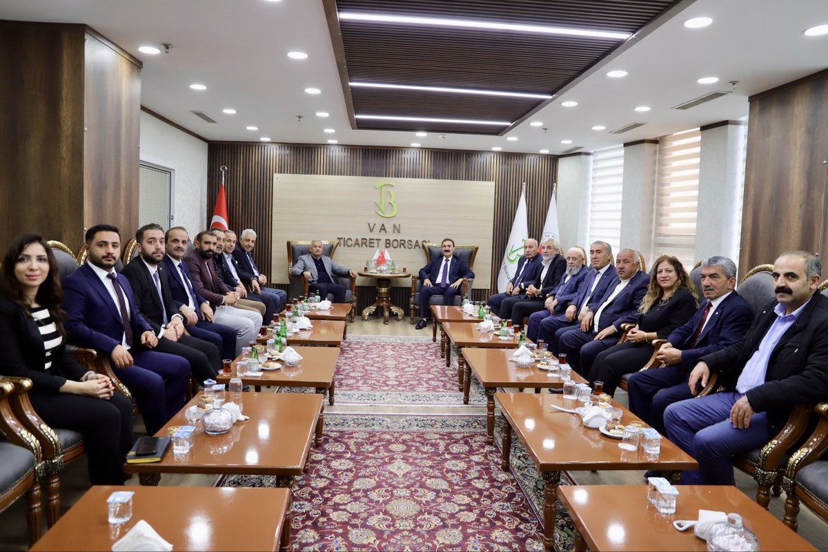vanticborsa's tweet photo. Van’ın Geleceği Platformu Dönem Sözcüsü Sn. Abdullah Aras, TÜRSAB Doğu Anadolu Bölge Başkanı Sn. Cevdet Özgökçe, Van Şoförler ve Otomobilciler Esnaf Odası Başkanı Sn. Faruk Alpaslan, Tuşba Ziraat Odası Başkanı Sn. Hasan Özgökçe ve  Ajans Asya Fuarcılık Başkanı Sn. Süleyman Güler; Yönetim Kurulu Başkanımız Nayif Süer’e hayırlı olsun ziyaretinde bulunarak Yönetim Kurulu ve Meclis Üyelerimizle bir araya geldiler. 

Nazik ziyaretleri ve iyi dilekleri için kendilerine teşekkür ederiz. 

@Nayifsuer @aaras65 @MUSIADVan @F_Farukalpaslan @cevdetzgke2 @GulerSuleyman65 @HasanOzgokce @Muzafferbilennn @mer6Ayhan @turgayozbek65 @NihatDe85917937 @barisuer1 @servandurmus
