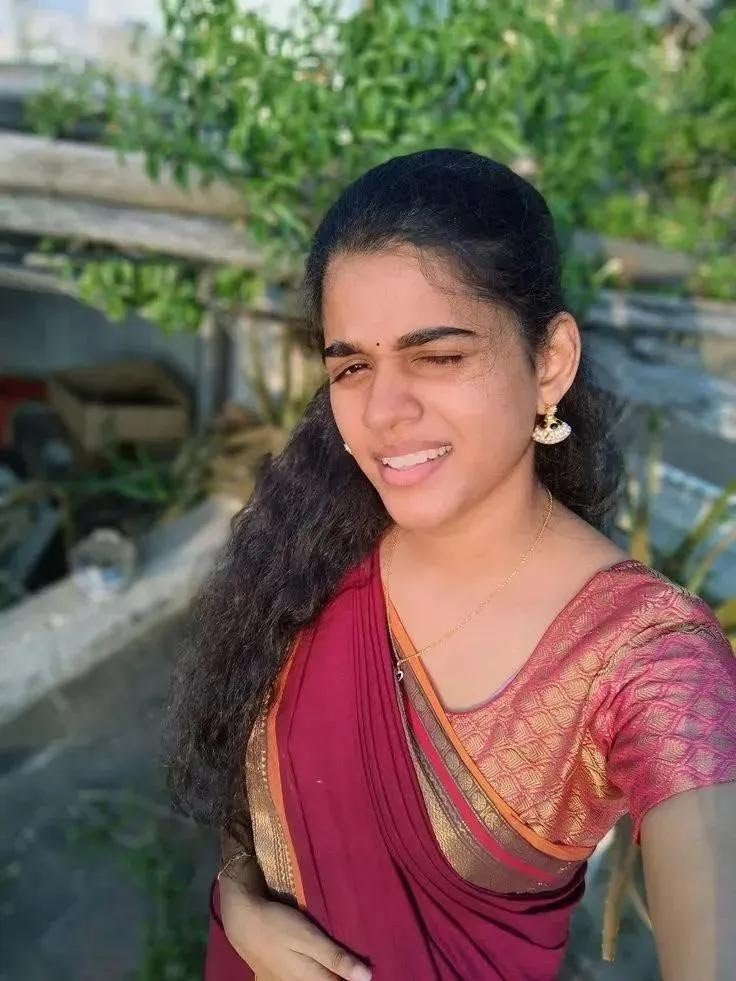 vaishali25bp's tweet photo. She never failed her OG selfie 😇 https://t.co/m1kr699aBY