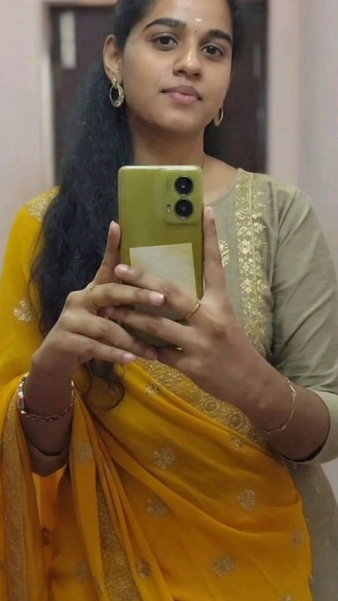 vaishali25bp's tweet photo. She never failed her OG selfie 😇 https://t.co/m1kr699aBY