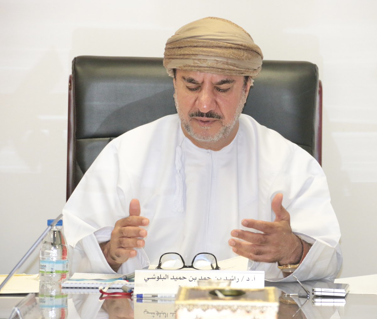 OHRC_OMAN's tweet photo. عقد المكتب التنفيذي للجنة العُمانية لحقوق الإنسان اجتماعه الرابع لهذا العام برئاسة الأستاذ الدكتور/ راشد بن حمد البلوشي رئيس اللجنة.

تم خلال الاجتماع استعراض أعمال اللجنة محلياً ودولياً، وتقارير المشاركات، ومحاضر اللجان الفرعية، بالإضافة إلى مناقشة العديد من الموضوعات المتعلقة بحماية وتعزيز  حقوق الإنسان في سلطنة عُمان.