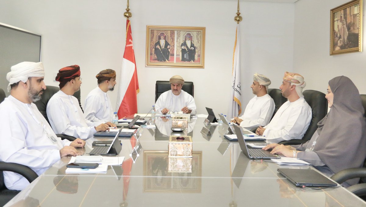 OHRC_OMAN's tweet photo. عقد المكتب التنفيذي للجنة العُمانية لحقوق الإنسان اجتماعه الرابع لهذا العام برئاسة الأستاذ الدكتور/ راشد بن حمد البلوشي رئيس اللجنة.

تم خلال الاجتماع استعراض أعمال اللجنة محلياً ودولياً، وتقارير المشاركات، ومحاضر اللجان الفرعية، بالإضافة إلى مناقشة العديد من الموضوعات المتعلقة بحماية وتعزيز  حقوق الإنسان في سلطنة عُمان.