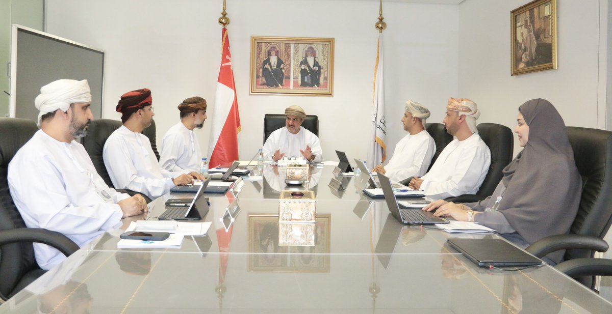 OHRC_OMAN's tweet photo. عقد المكتب التنفيذي للجنة العُمانية لحقوق الإنسان اجتماعه الرابع لهذا العام برئاسة الأستاذ الدكتور/ راشد بن حمد البلوشي رئيس اللجنة.

تم خلال الاجتماع استعراض أعمال اللجنة محلياً ودولياً، وتقارير المشاركات، ومحاضر اللجان الفرعية، بالإضافة إلى مناقشة العديد من الموضوعات المتعلقة بحماية وتعزيز  حقوق الإنسان في سلطنة عُمان.
