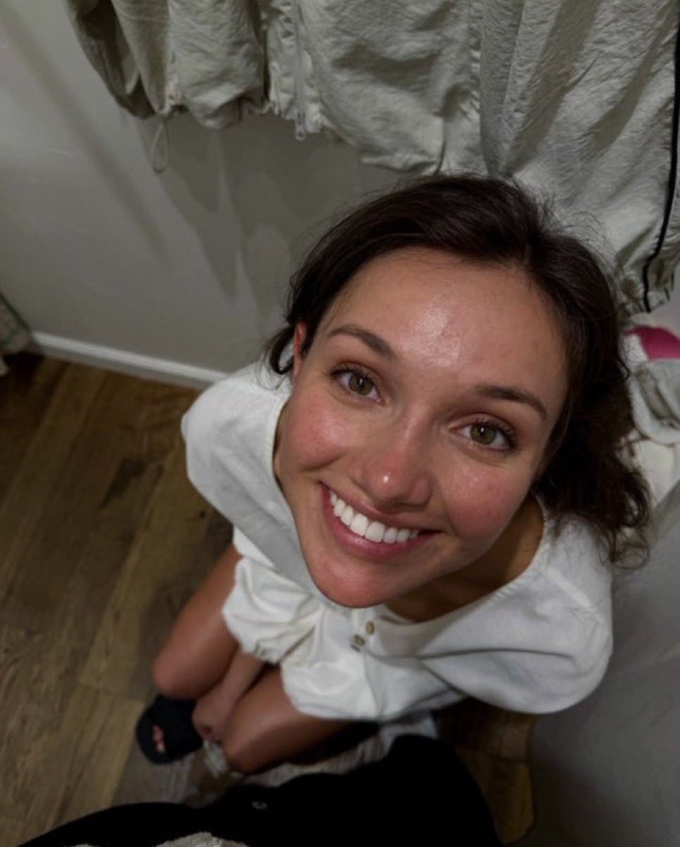 McKean_enjoyer's tweet photo. How she looks at you right before she snorts the ketamine off your cock https://t.co/80ShBcRkpU