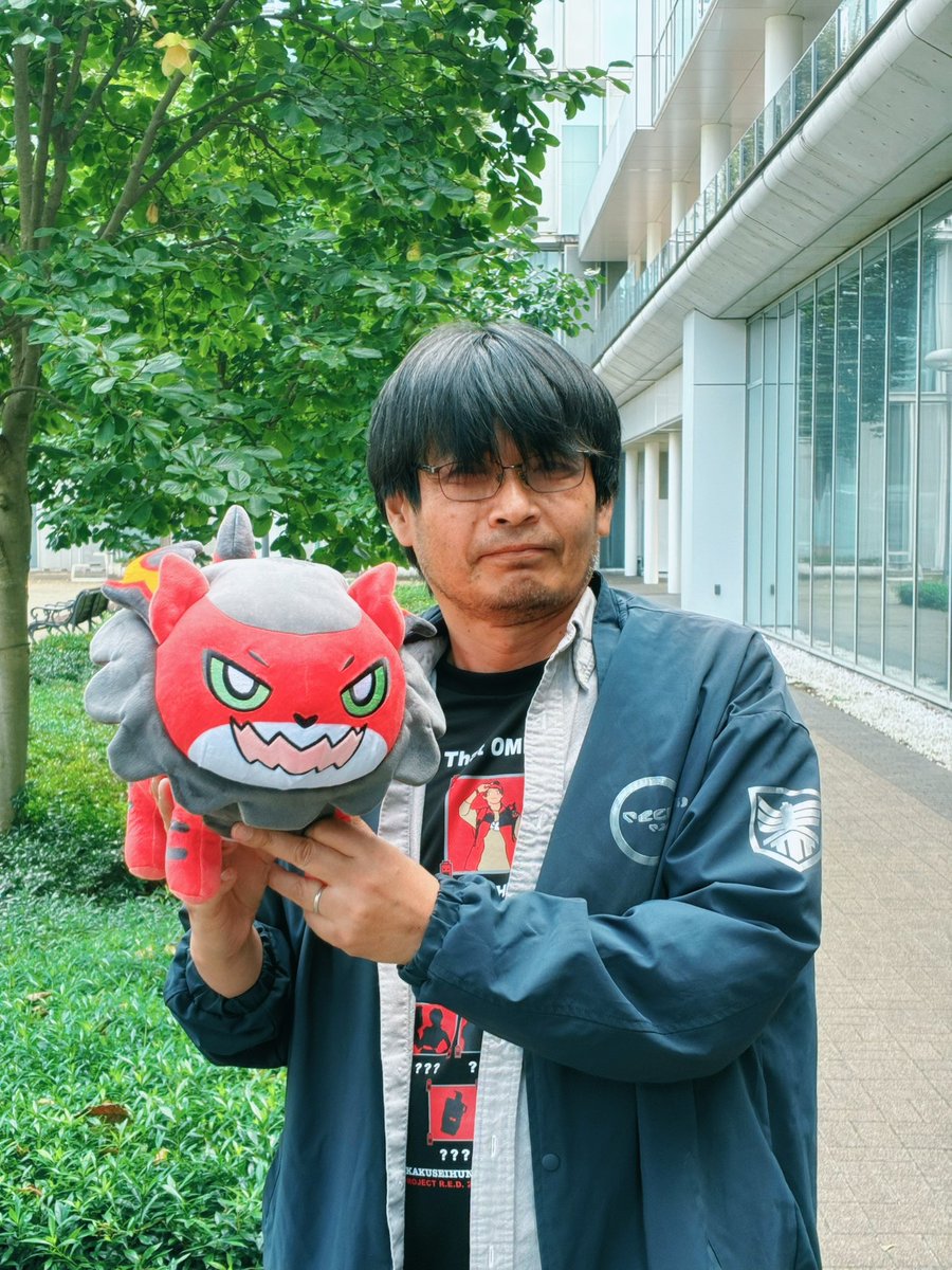 ProjectRED_Toei's tweet photo. われは #おうえんかく！
撮影現場レポを届けるよ～✉️

加藤かんとくに可愛がってもらった❤️‍🔥
なんと、かんとくの椅子にわれの姿が！！ https://t.co/Gx2vN0zO2I