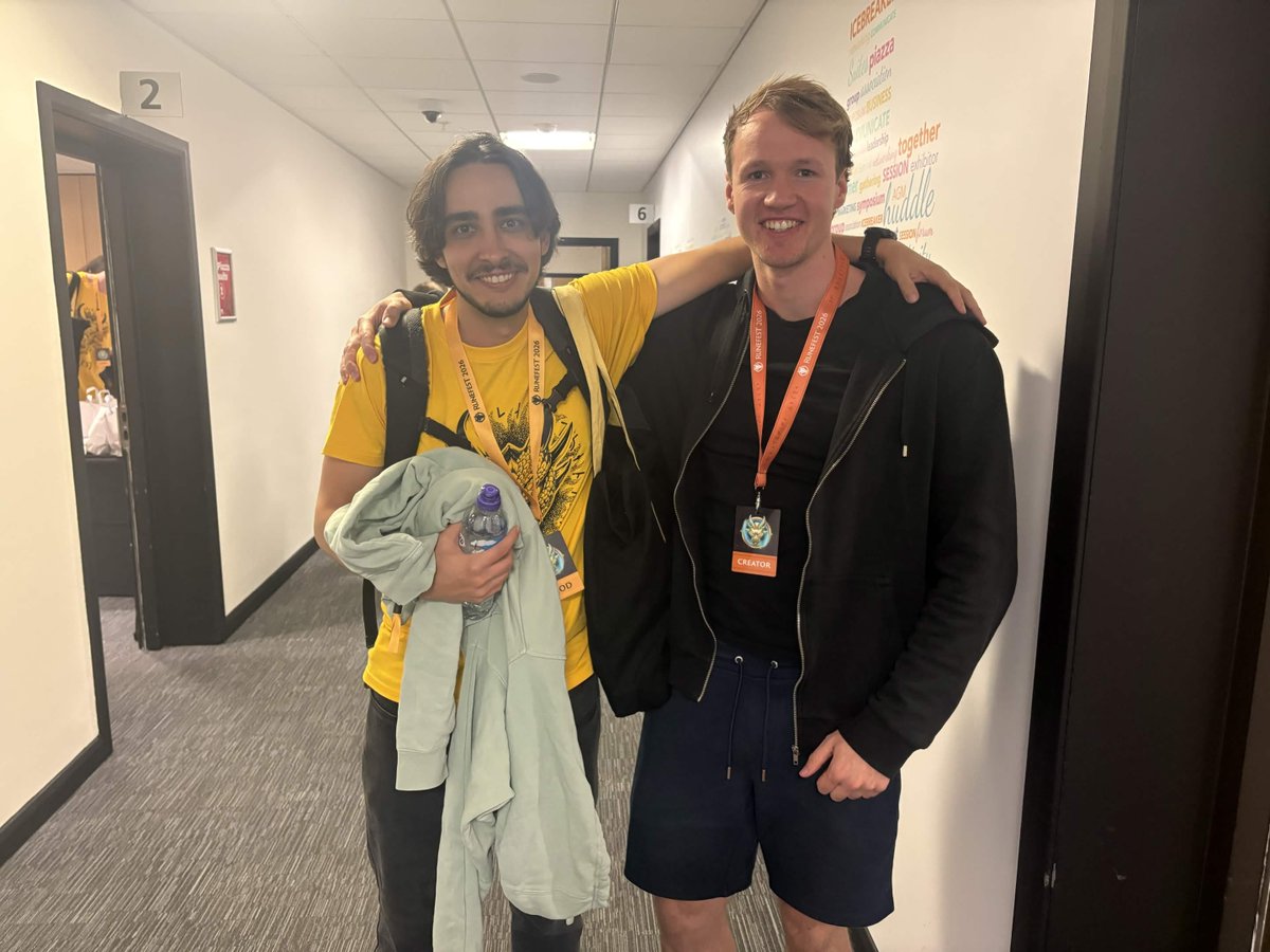 heboxjongeRS's tweet photo. RuneFest26 was the best weekend ever!

Taking pictures, signing autographs and hearing how people became better players and even started working out because of me was truly an amazing and humbling experience <3

If we took a pic together, please post them below!! https://t.co/cOpNieB67O