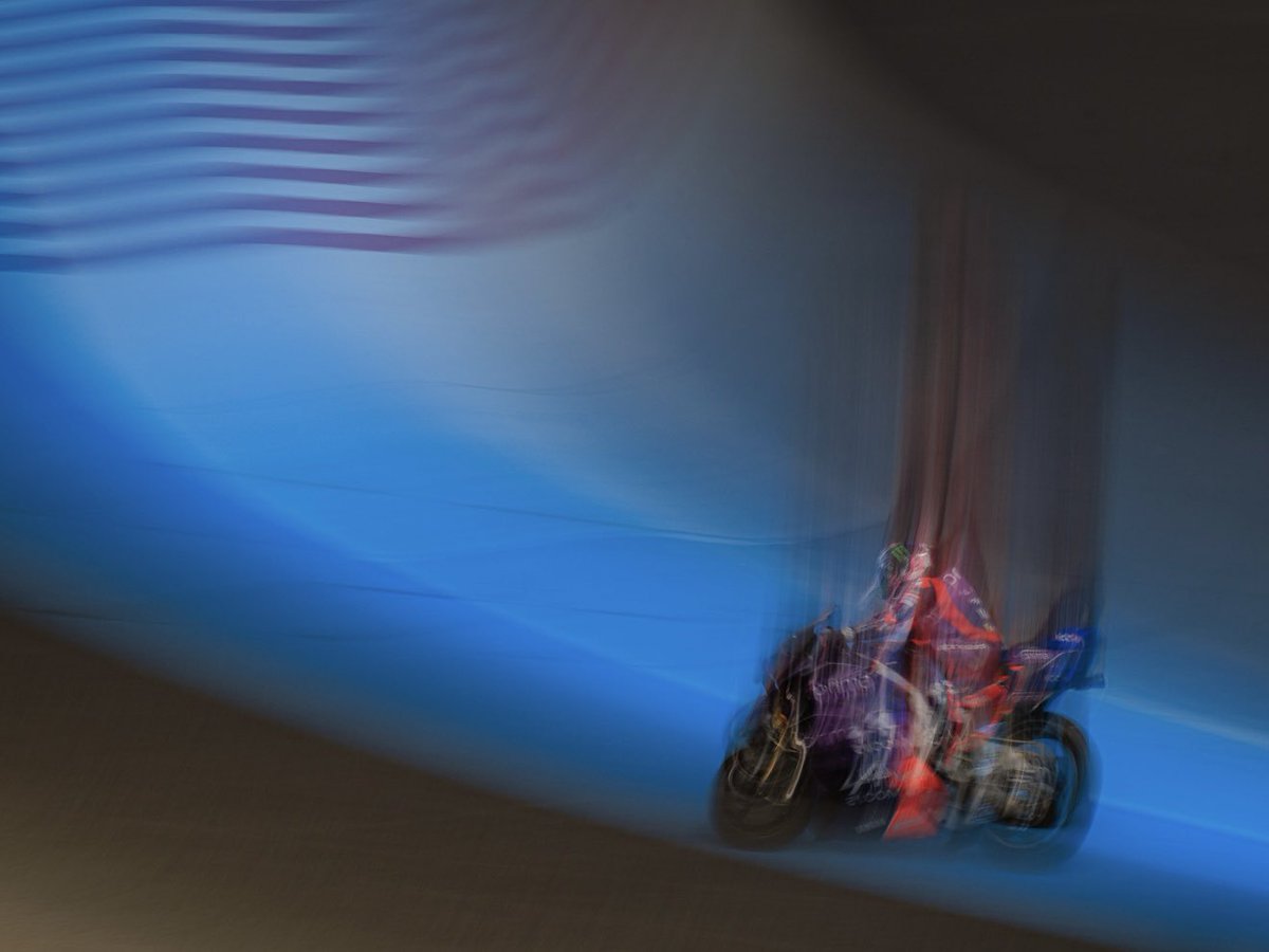 SpringFall1107's tweet photo. 燃える闘魂 もしくは 北斗の拳
#jackmiller 
#motogp https://t.co/8nZ5nEqkQn