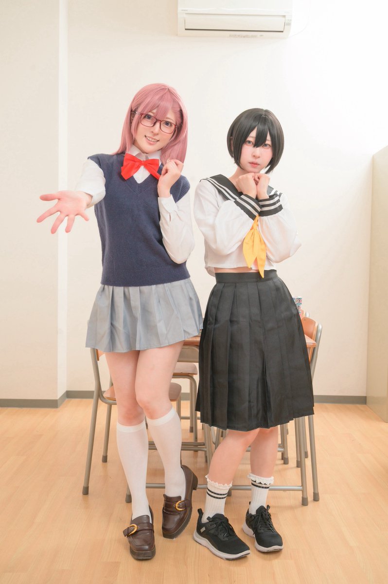 kaname_loa's tweet photo. ←制服                      コスプレ→ https://t.co/plrVzWm27R