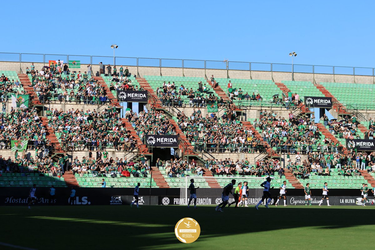 Merida_AD's tweet photo. 🌟 Ambientazo y dos aficiones de 10 🔝🗣️

🤝🏼 Fair play

🍀 Mucha suerte en vuestra temporada, amigos @CPCacerenoSAD. Nos vemos en el Príncipe Felipe 🏟️ https://t.co/0qaksYaS5u