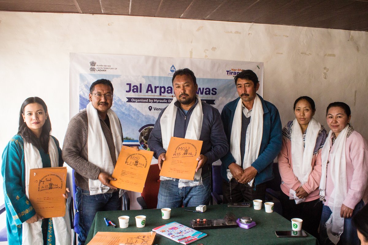 ice_leh's tweet photo. #JalArpanDiwas was observed at Stok,one of the most populated village in Leh Dist, with over 400 FHTCs.The PHED AEE explained the core agenda with MoU exchanged. He also highlighted the newly completed fencing of the entire spring source.The Nambardar expressed sincere gratitude. https://t.co/KDEqSwHAWx