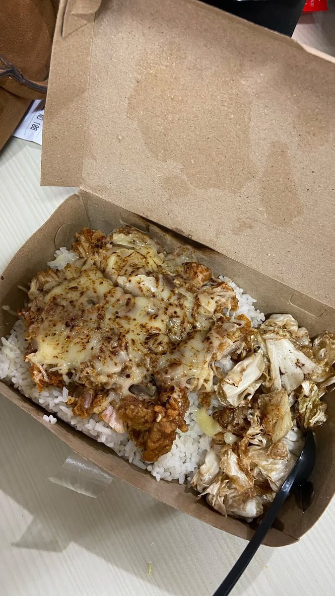 azaelovein's tweet photo. guys kalo ke blok M ke pujasera Blok H
ada ayam geprek terenak, aku kemarin beli pake mozza ini 27k udh free mineral water nestle 
harganya start 20k dan porsi kuli beneran anjerrrrr dan enak bgtttt. menurutku 1 porsi bisa buat 2 oranggg https://t.co/H2F9wRoOQJ