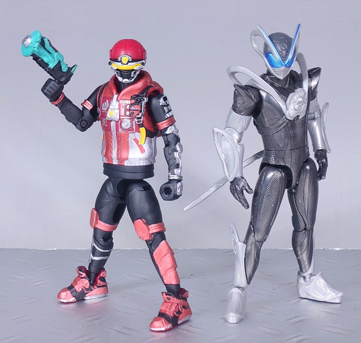 gerad0705's tweet photo. 装動のマイス、まずは埋まっている腕と足の輪っかをくり抜いた

ファーストキットのライドワッターは跨がせるくらいなら良いけど、完全に乗せるのは厳しいかも

#仮面ライダーマイス
#食玩
#装動 https://t.co/qC3ppvxET7
