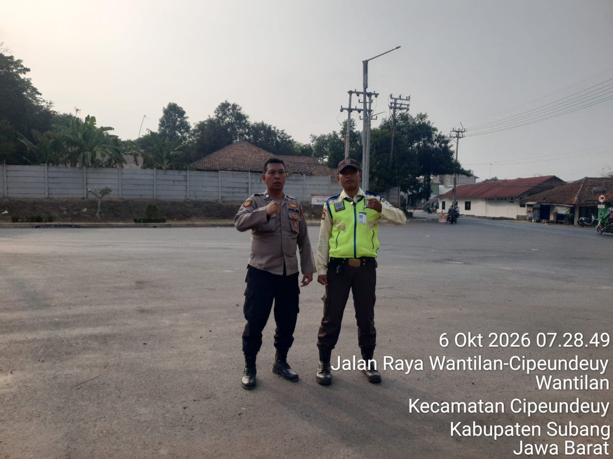 HumassekCpdysbg's tweet photo. Kegiatan Patroli KRYD antisipasi C3 dan gangguan premanisme di Proyek kawasan industri Subang Smartpolitan.

SUBANG, Selasa (06/10/26) Anggota Patroli Polsek Cipeundeuy Polres Subang Melaksanakan patroli di proyek kawasan industri Subang Smartpolitan antisipasi gangguan Kamtibmas https://t.co/svEiNXQYDU