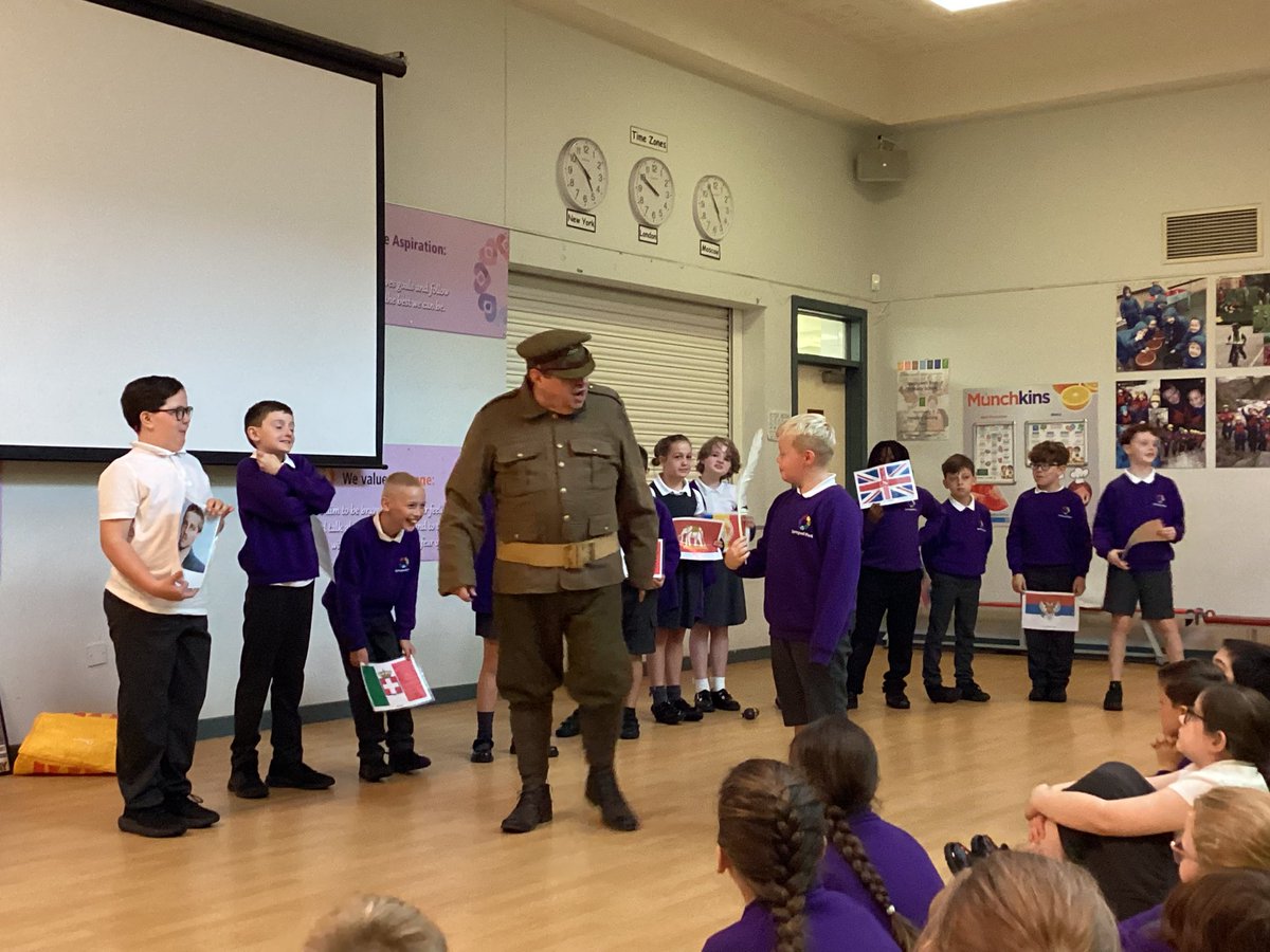SpringwellY5's tweet photo. A really informative morning for the children today who are enjoying a WW1 workshop! #history #ww1 https://t.co/RI4ell1j5v