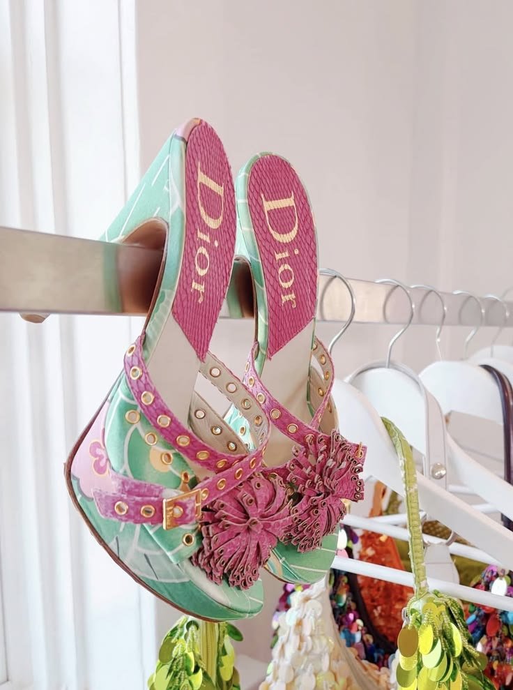 onetruelave's tweet photo. the shoes look like it belongs in a beautiful little fashion story https://t.co/rga1HTkGgb