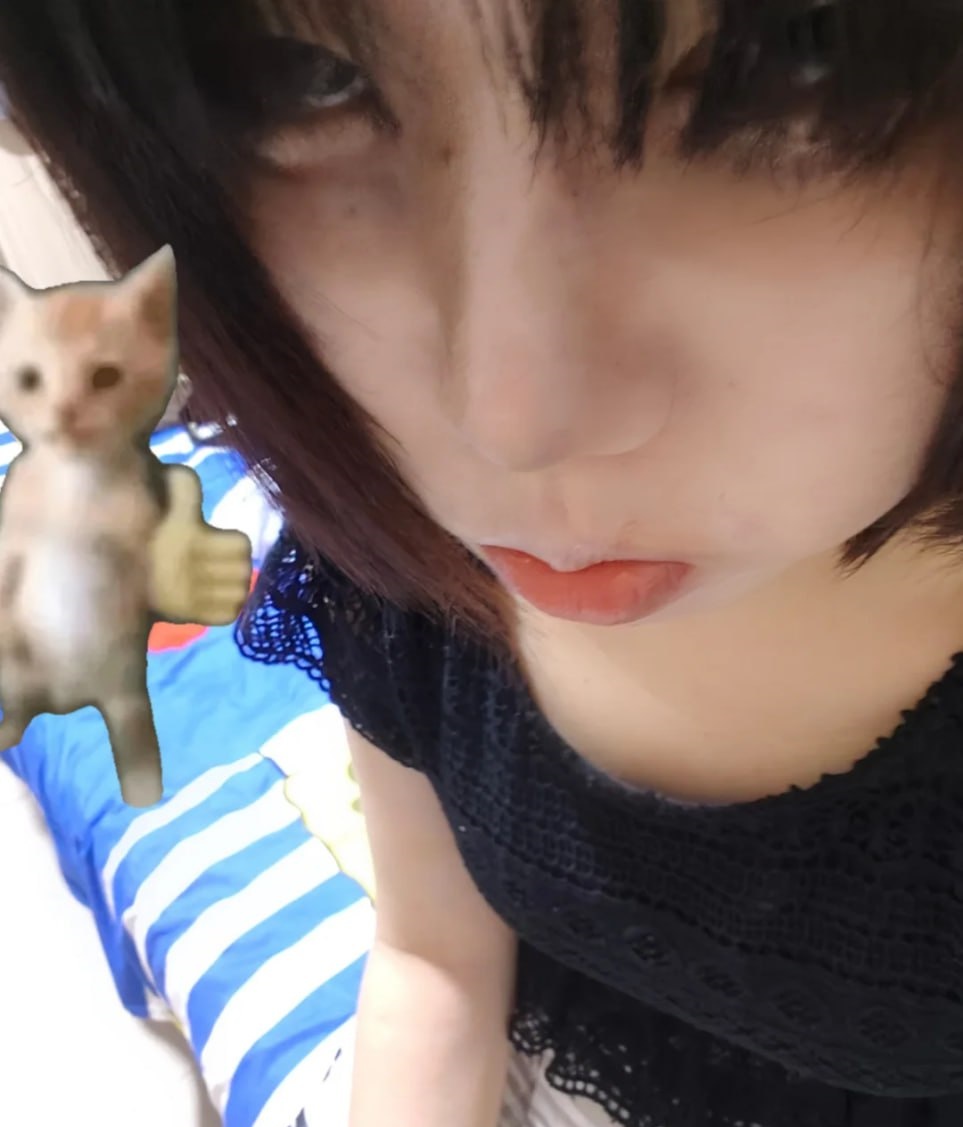 ln575148137018's tweet photo. 有沒有一種時候 
你其實很想有人陪 
但真的有人靠近又不知道該說什麼 
我最近就是這樣
#喪女 #自拍 https://t.co/cRRITJfsgy