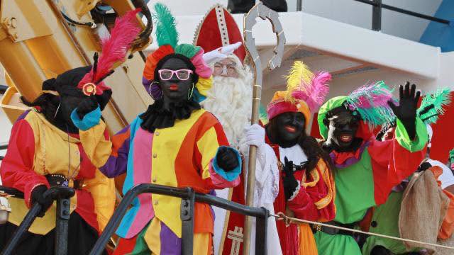 NormanSerphos's tweet photo. #Sinterklaas en zijn gevolg worden dit jaar op zaterdag 14 november in de haven van #Willemstad (#Curaçao) verwacht. Dat meldt Fundashon Entretenementu Sosial Edukativo (ESE), het organiserende comité voor de festiviteiten. De aankomst op de werf van #Otrobanda is om 16.30 uur https://t.co/RgewSZ6waI