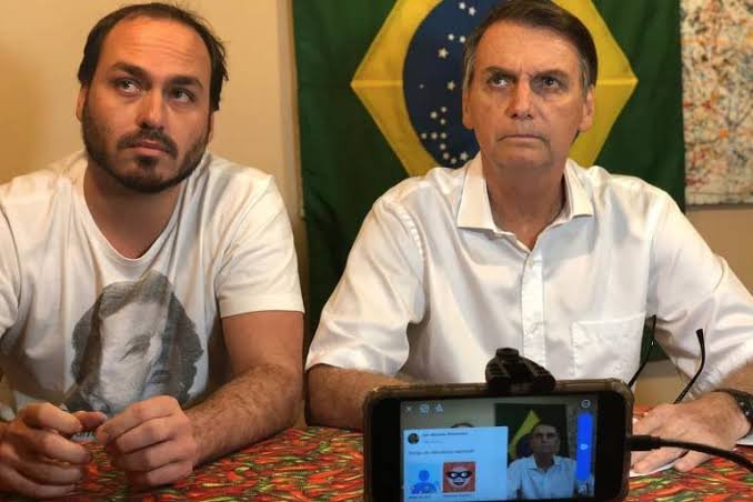 AzevedoKelvia's tweet photo. Em 2018 foi Carlos Bolsonaro a eleger o pai e Bolsonaro reconheceu isso. Não havia Nikolas, Michelle, Gustavo, André,  que sô foram eleitos depois em cima do nome dele. Havia Carlos e irmãos e poucos amigos parlamentares como Malta e Medeiros.⬇️ https://t.co/hAQKPekWIu