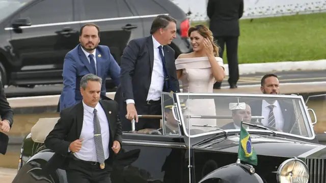 AzevedoKelvia's tweet photo. Em 2018 foi Carlos Bolsonaro a eleger o pai e Bolsonaro reconheceu isso. Não havia Nikolas, Michelle, Gustavo, André,  que sô foram eleitos depois em cima do nome dele. Havia Carlos e irmãos e poucos amigos parlamentares como Malta e Medeiros.⬇️ https://t.co/hAQKPekWIu