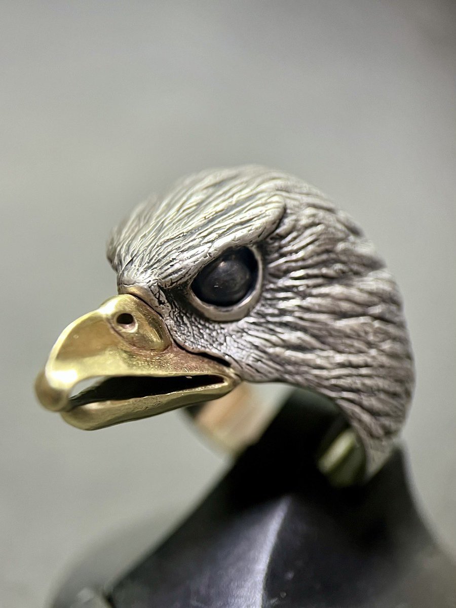 suppadaka's tweet photo. 「タカ」リング製作。

https://t.co/NK1JrCN0zF

#silver
#silveraccessory
#シルバーアクセサリー
#lostwaxcasting
#waxcarving https://t.co/oYTakco2Na