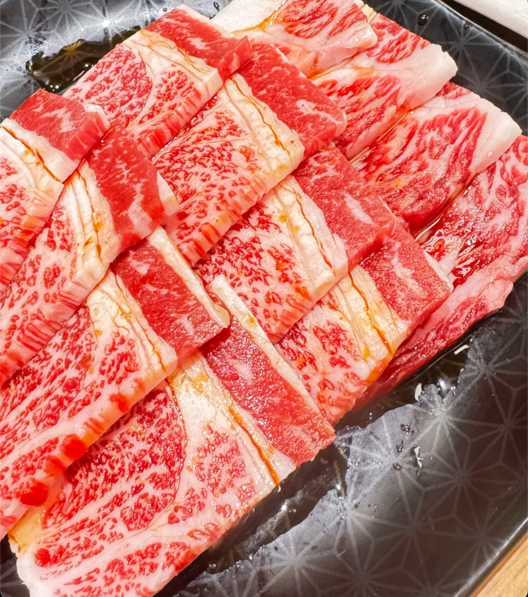 pan_crs's tweet photo. 最近リピしてる焼肉屋さんでお誕生日焼肉〜
息子が幼稚園で先生やお友達に今日私が誕生日っていうことを話したみたいでいろんな人におめでとう言ってもらえて嬉し😂
息子曰く、みんなに言ったらお祝い言ってもらえるかもしれないからそしたら嬉しいでしょ？って🥲♡ありがとねぇ🤭 https://t.co/NZA1GxsPb3