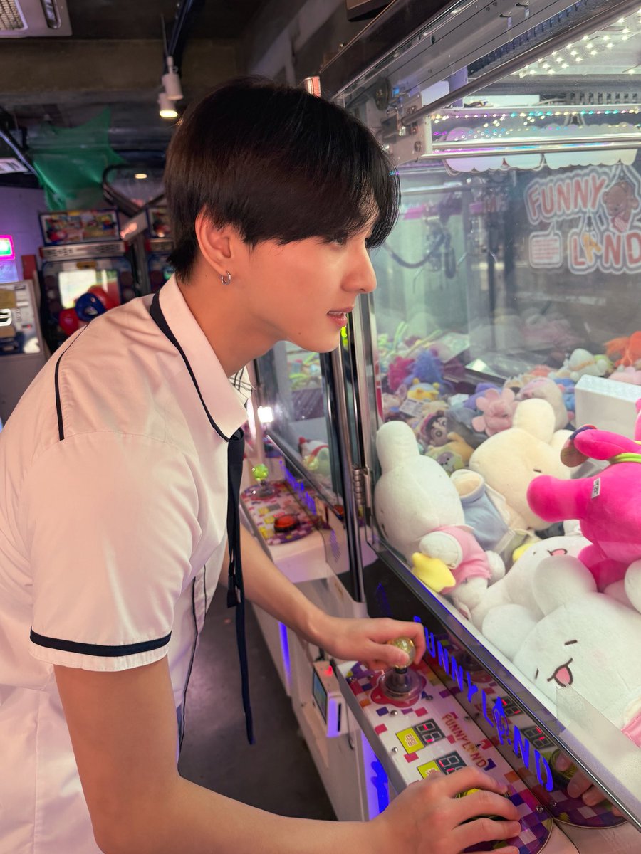 luv_jw0209's tweet photo. 学生に戻ってこの人に恋させて https://t.co/rwwOHtm6sU
