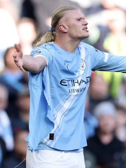 LFCsuccess's tweet photo. PRIME ISAK           🆚    PRIME HAALAND https://t.co/bpgdMsr6po