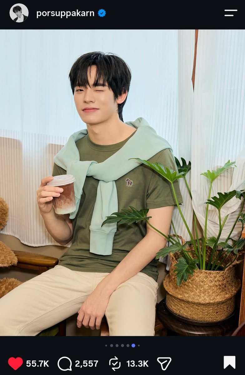 porsuppakarnph's tweet photo. ₊✧───୨♡୧───✧₊
🗓: 06.10.2026
📸 IG Post: porsuppakarn
📝: Keeping it classic, with a playful twist.

🔗 https://t.co/BUDQZqn0G9

#PaulSmith #PaulSmithTH
₊✧───୨♡୧───✧₊

💭 VAVAs Mamis, please help boost the engagement and visibility of Por's latest post. Kindly like, share, leave a comment, and repost ~ 🩵🐻‍❄️ Let’s show our support for Pip! 🫶🏻

#porsuppakarn #teeteepor #ตี๋ตี๋ป๋อ 
#PorsuppakarnUPDATE