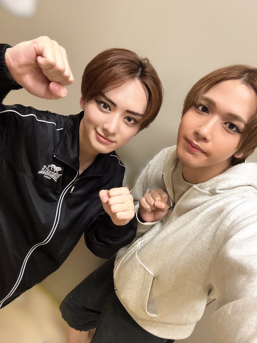 Yukito__stellar's tweet photo. ミュージカル『新テニスの王子様』The Final Stage
4日目ありがとうございました🎾

休演日明け、楽しんで頂けましたか？？
明日は13時からの1公演！
明日も全力で楽しみましょう！

金太郎役の准斗さん！
優しくてかっこよくて一緒にいて
毎日楽しいです✨️
 #新テニミュ https://t.co/nfCBMzCXoJ