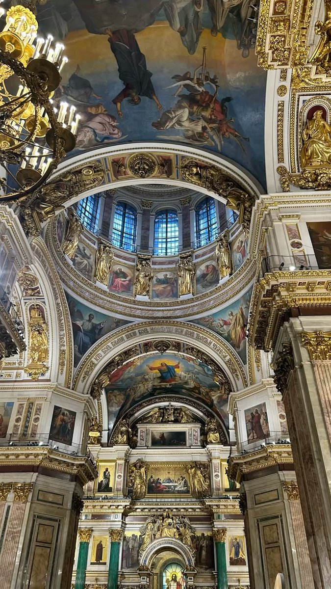 reminiscinbby's tweet photo. the intricate craftsmanship in old churches https://t.co/583NGcvIqW