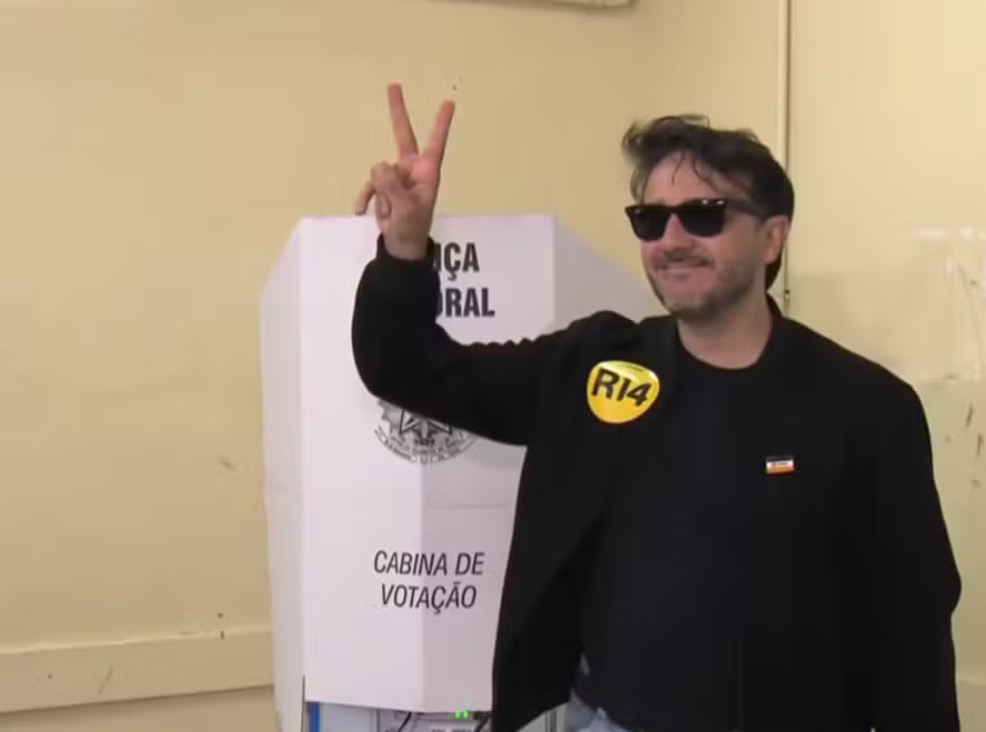 FelixMissao14's tweet photo. Já pararam pra pensar, que mesmo não elegendo quase ninguém, quem tem o poder de decidir essa eleição somos nós?

Afinal, se o Renan não tivesse se candidatado a presidente, o Flávio teria sido eleito em primeiro turno. E os petistas agr estão desesperados pedindo os nossos votos https://t.co/FJUFhf6Xts
