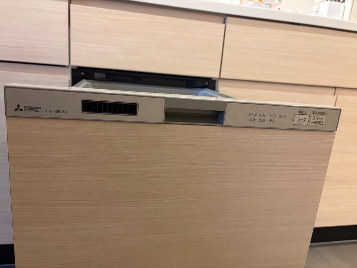 PolisSystem's tweet photo. ビルトイン食洗機の使用感メモ

卓上と比較して音は少し静か。
大容量タイプではなかったので、入る量は卓上と変わらないかやや少なく感じた。 https://t.co/IQc05LpIyt