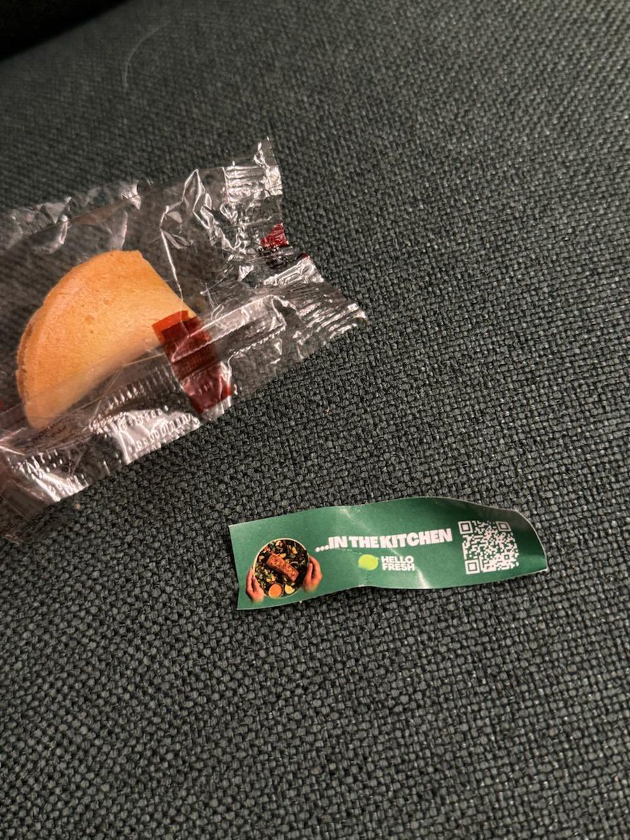 ViralVideos's tweet photo. omg hello fresh??? in my chinese takeout???? https://t.co/BRGUz2N1Pm