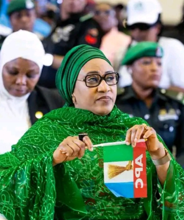 v79158's tweet photo. Thank God for giving us a mother like Mommy Hajia Nana Shettima @kujarima, a great partner in progress to H.E Oluremi Tinubu @SenRemiTinubu, First Lady of Nigeria.

Indeed, Nigeria Progress is assured.

APC from top to bottom.💯 https://t.co/K5HSTUg2m4