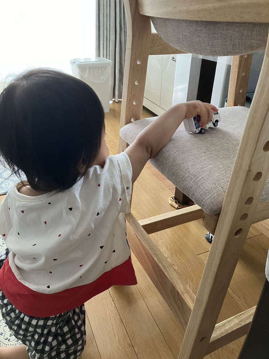 takekko_bb's tweet photo. 息子、車、電車、飛行機…と着実に乗り物好きの傾向がある。娘とぜんぜんちがう、すごい。
娘が歌って踊ってしてるのでいないいないばぁとおかいつは好きだけど、乗り物系見せたらそっちに突き進んでいきそう。まじ男児ぃ https://t.co/mmc4heluEN