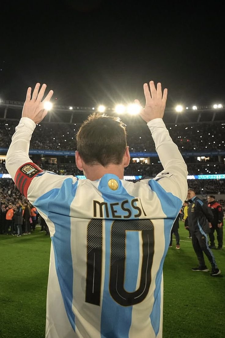 lilololis25y's tweet photo. Leo, hoy es 6 de octubre. 🇦🇷❤️🩹
Antes de decir adiós, solo quiero pedirte una cosa: piensa una vez más.
Argentina todavía te quiere. Nosotros todavía creemos en ti. 🐐🇦🇷
No queremos despedirnos todavía.
#LeoStayArgentina #NoTeVayasLio https://t.co/dLjpEIgZBn