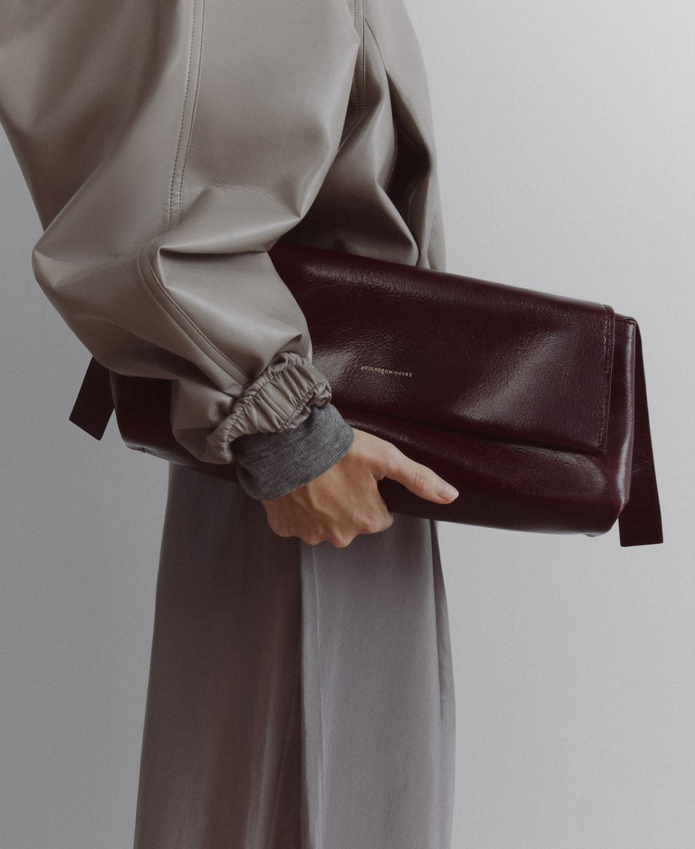 AD_Oficial's tweet photo. Una textura infrecuente, un brillo inesperado.
An unusual texture, an unexpected shine.
#AdolfoDominguez #ELNUMEROFW26 https://t.co/RYkvdcSQl8