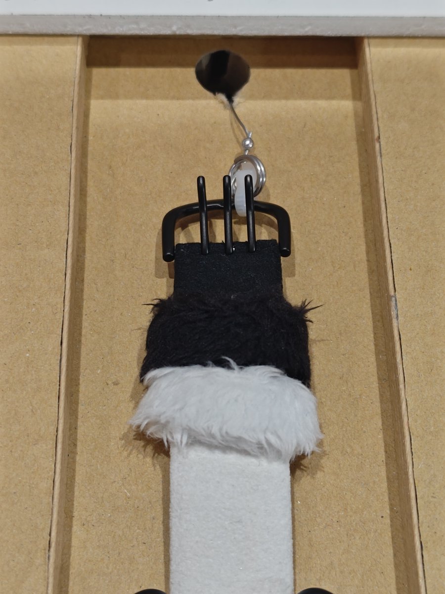 kirinriki44's tweet photo. 「パンダ好き専用腕時計」が製品化されることになりましたね。2年前に見てきた「専用すぎる腕時計展」で、これが展示のみなのはもったいないなと思ってました。よく見ると、目元や口、バンドなど変更が加えられてますね。より可愛くなってる！（写真は展示会のもの） https://t.co/LTjWgHGmlP
