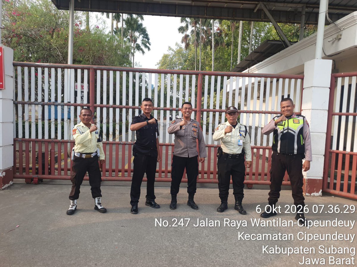 HumassekCpdysbg's tweet photo. Kegiatan Patroli dialogis menyampaikan himbauan kepada SATPAM Perusahaan 

SUBANG, Selasa (06/10/26) Personil Patroli Samapta Polsek Cipeundeuy laksanakan Patroli dialogis menyampaikan himbauan kepada SATPAM Perusahaan di Wilayah hukum Polsek Cipeundeuy Kec. Cipeundeuy Kab Subang https://t.co/opfC3QwaFb