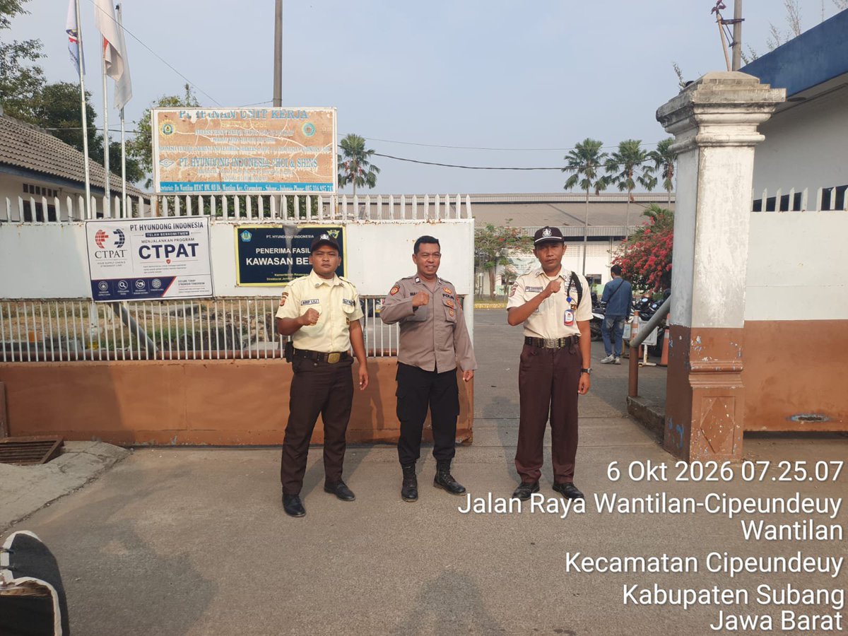 HumassekCpdysbg's tweet photo. Kegiatan Patroli dialogis menyampaikan himbauan kepada SATPAM Perusahaan 

SUBANG, Selasa (06/10/26) Personil Patroli Samapta Polsek Cipeundeuy laksanakan Patroli dialogis menyampaikan himbauan kepada SATPAM Perusahaan di Wilayah hukum Polsek Cipeundeuy Kec. Cipeundeuy Kab Subang https://t.co/opfC3QwaFb