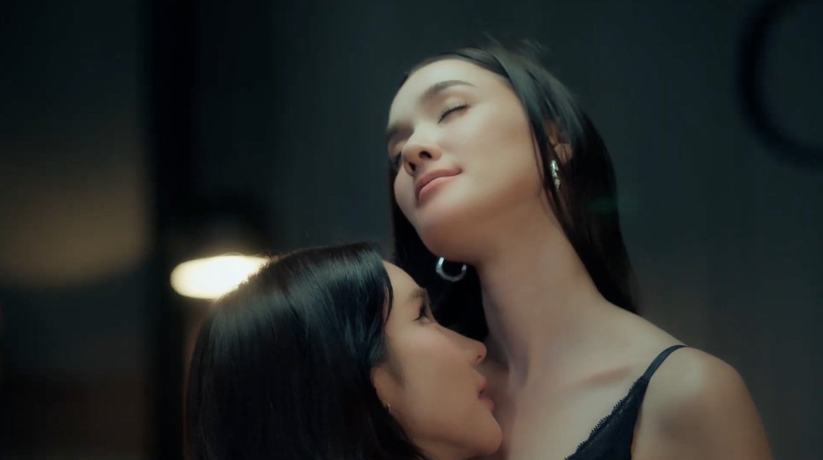 girlsloveinfo's tweet photo. The first teaser for #MyBossILoveYouTheSeries is here! 🩷

#DianaYoshi star in this new Thai GL based on Chao Planoy's novel, about a boss whose crush on her employee leads to some very confusing gifts. 

🗓️ Nov. 28

🔗 https://t.co/NK4g6Rq8JQ

[@SCLASSENTER]

#GirlsLove https://t.co/bvATM1yoYX