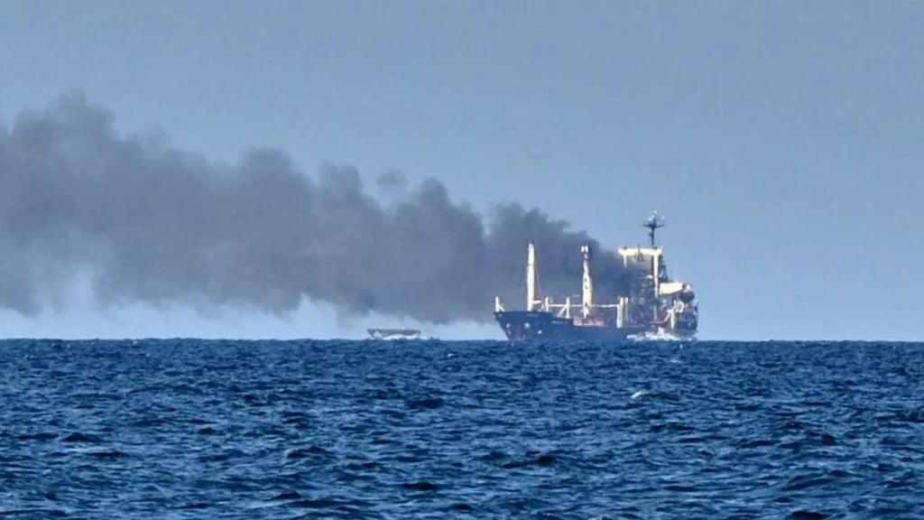 velevhaber's tweet photo. Karadeniz’de iki ticari gemiye İHA saldırısı: Biri battı, 18 mürettebat kurtarıldı

https://t.co/LJkFtnzip5 https://t.co/ChKPz6rELU